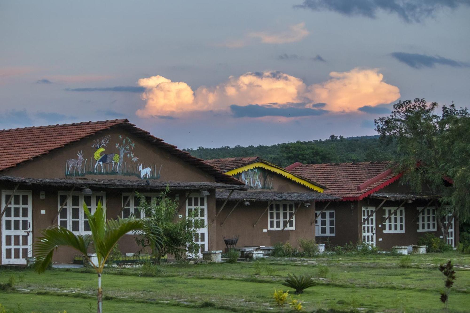Wow Stayz2 Pachmarhi Foothill Cottages Exteriör bild