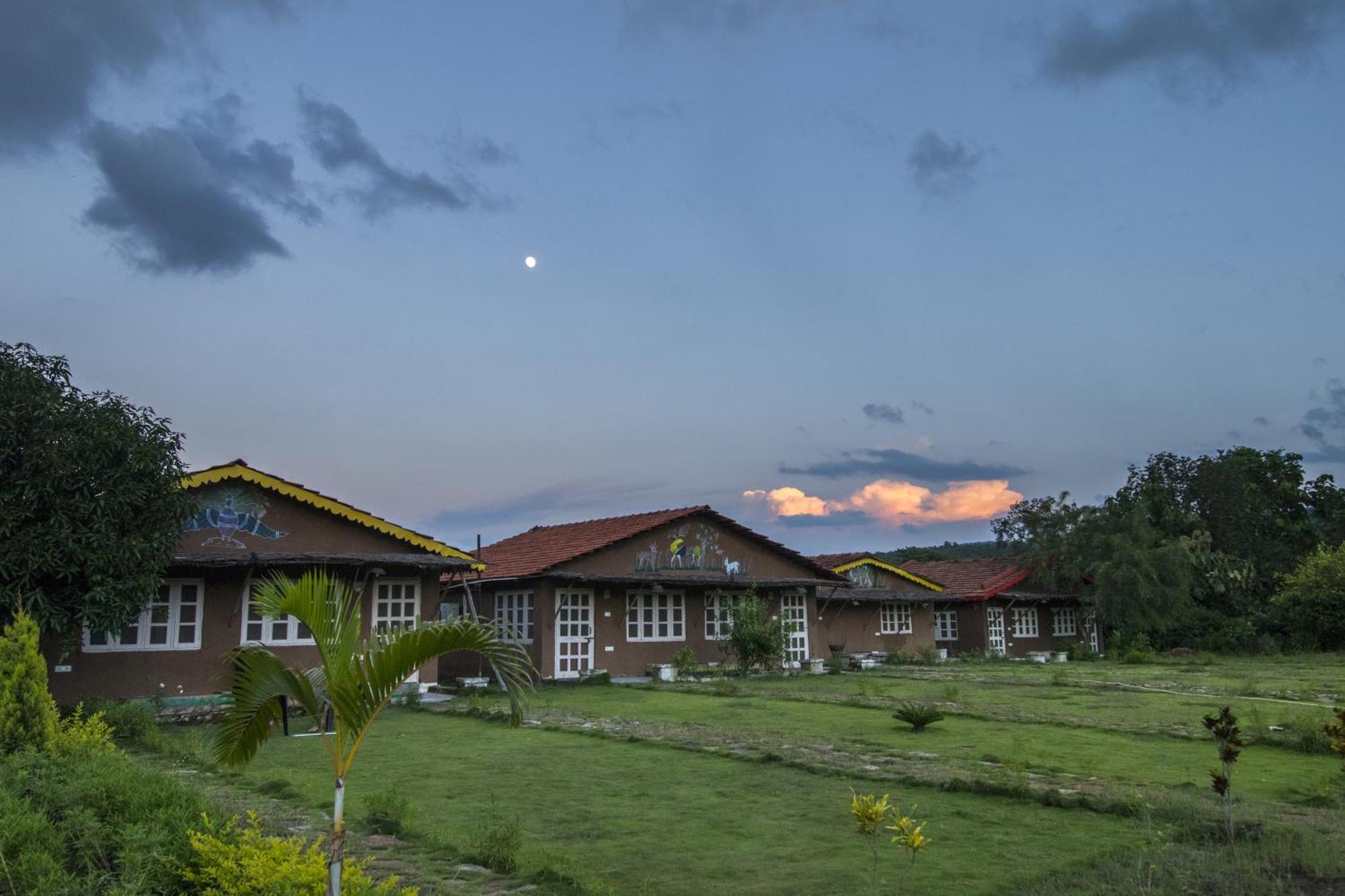 Wow Stayz2 Pachmarhi Foothill Cottages Exteriör bild