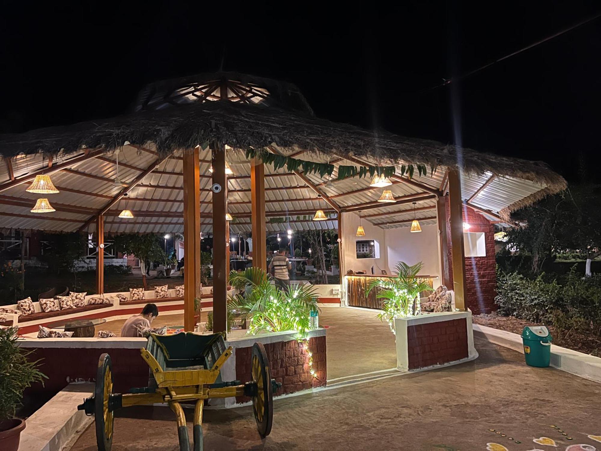 Wow Stayz2 Pachmarhi Foothill Cottages Exteriör bild
